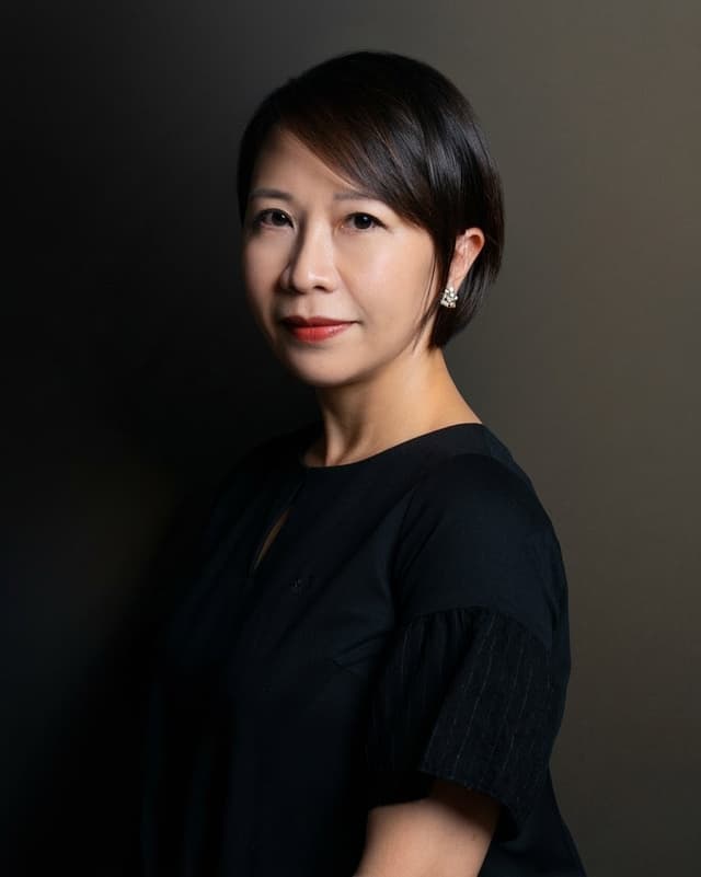 Profile image of Catherine Loh, Director, Digital Journey (Marketing), JLL