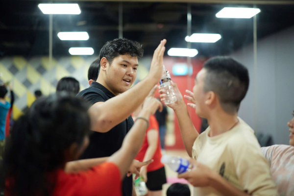 Volunteer giving a person with special needs a ‘high five’.