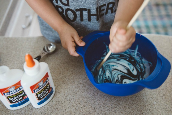 mixing-color-into-slime